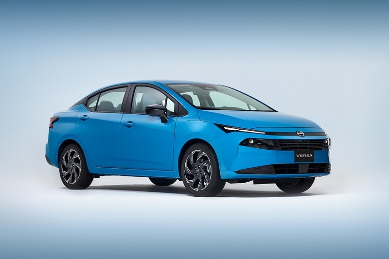 Бюджетный седан Nissan Versa, он же Almera и Sunny: новый имидж и старый мотор