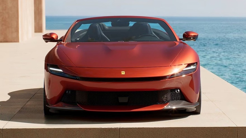 Ferrari Amalfi Spider сменил открытую версию Roma и получил форсированный мотор