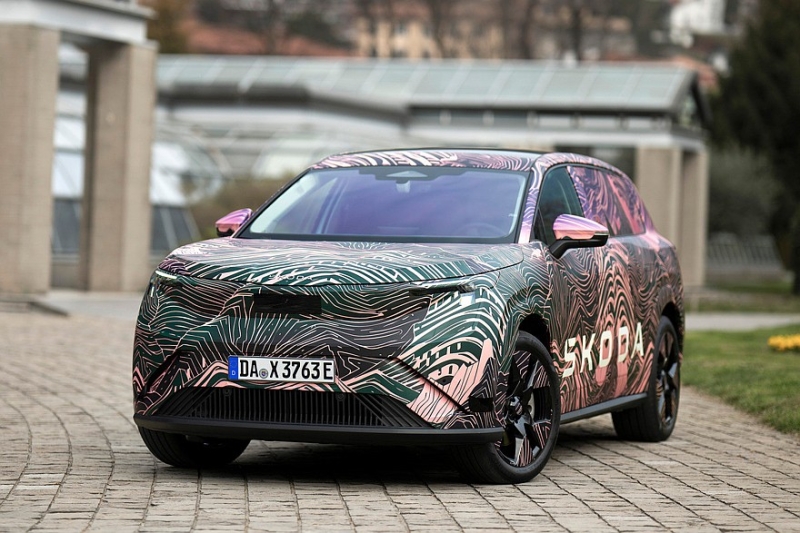 Флагманский кроссовер Skoda Peaq: новые официальные фото и характеристики