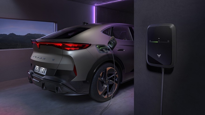 Кроссовер Cupra Tavascan получил новую стартовую версию и заметные изменения в салоне