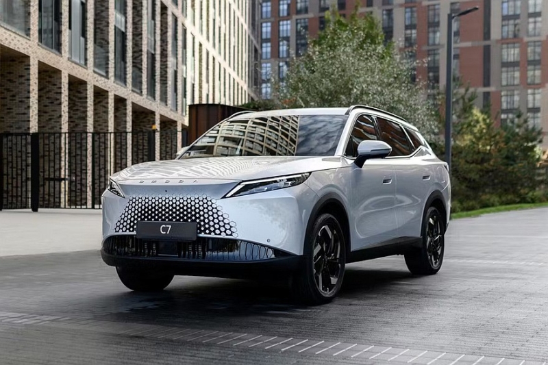 Кроссовер Omoda C7, доступный и в России, стал Chery Tiggo 7L с измененным дизайном