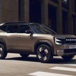 Кроссовер Renault Bridger для небогатых рынков: суровый облик и несколько вариантов начинки