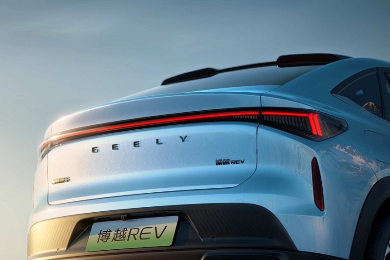 Купеобразный кроссовер Geely Atlas REV выходит на рынок