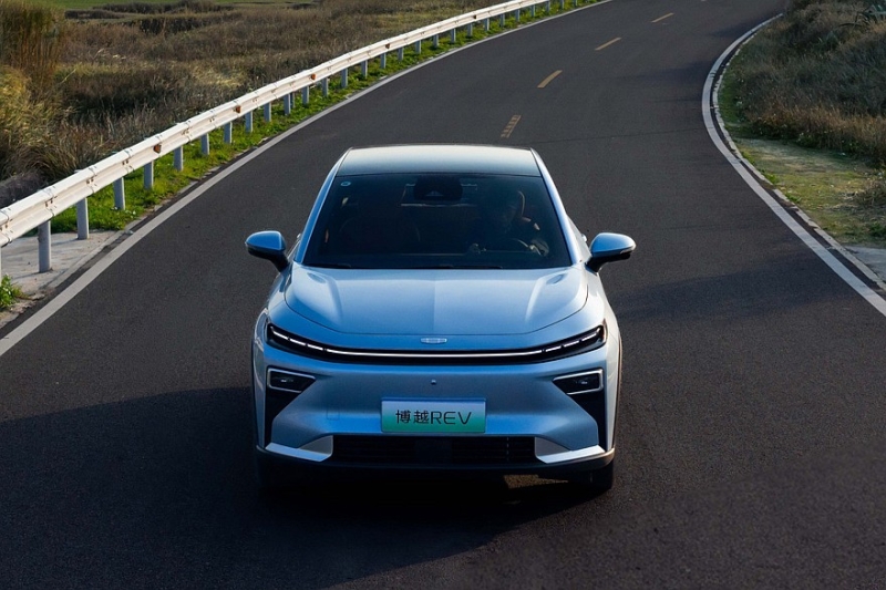 Купеобразный кроссовер Geely Atlas REV выходит на рынок