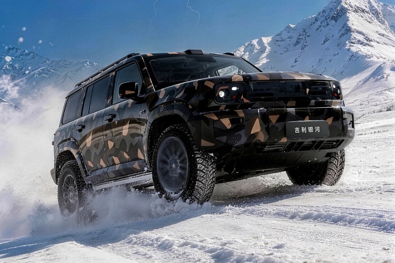 Линейку Geely пополнит брутальный кроссовер: официальные фото