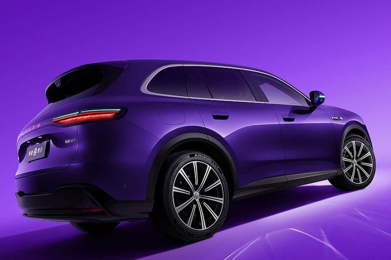 «Молодёжный» кроссовер Aito M6 доступен к заказу: куча фишек и полный привод