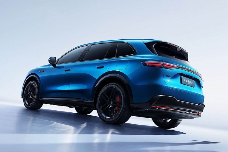 «Молодёжный» кроссовер Aito M6 доступен к заказу: куча фишек и полный привод