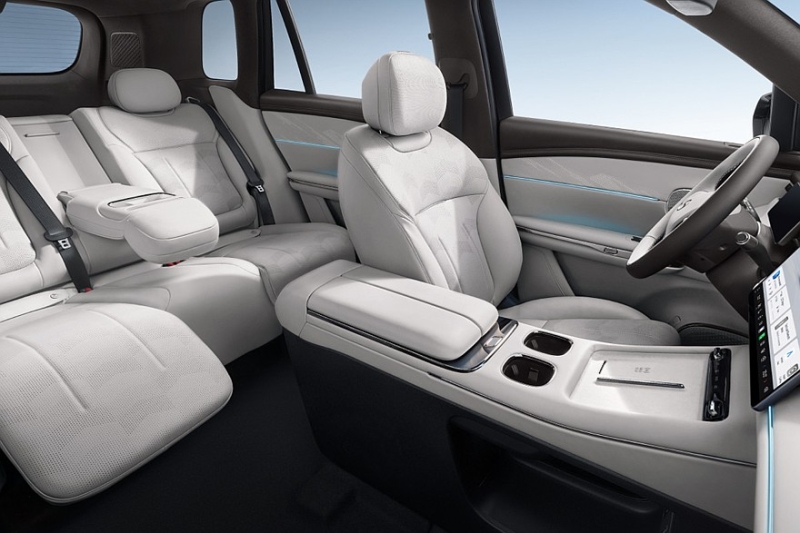 На российском рынке стартовали продажи кроссовера GAC S7, цены известны