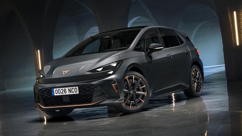 Обновлён хэтчбек Cupra Born: фирменный &laquo;нос&raquo;, физические кнопки на руле, больше запас хода