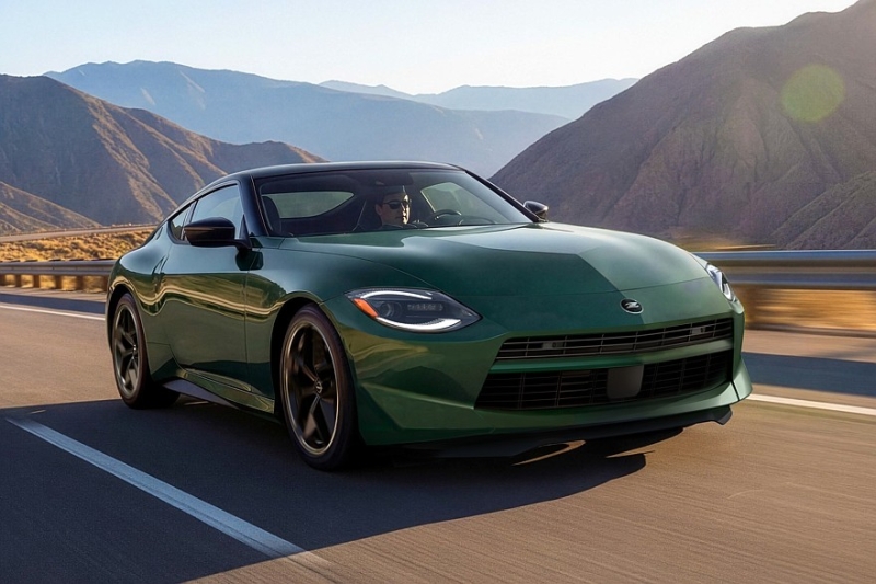 Обновлённый Nissan Z: ретро-передок в &laquo;базе&raquo;, версия Nismo с МКП и тормозами от GT-R