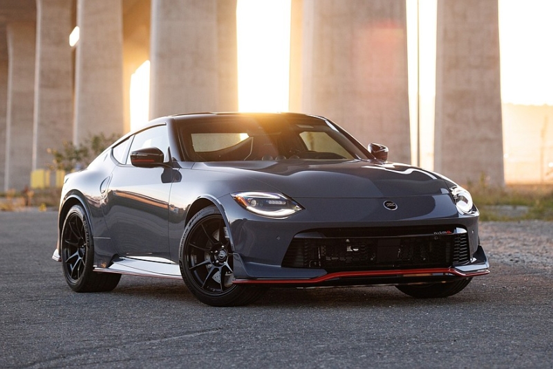 Обновлённый Nissan Z: ретро-передок в &laquo;базе&raquo;, версия Nismo с МКП и тормозами от GT-R