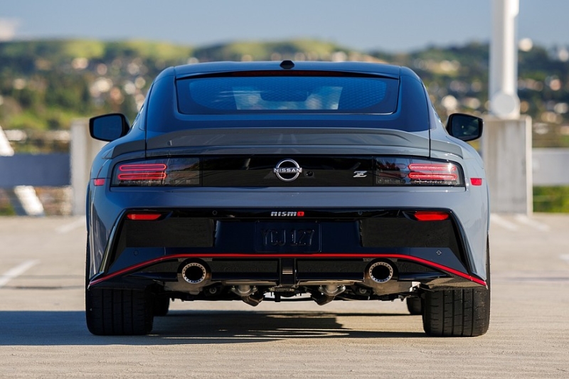 Обновлённый Nissan Z: ретро-передок в &laquo;базе&raquo;, версия Nismo с МКП и тормозами от GT-R