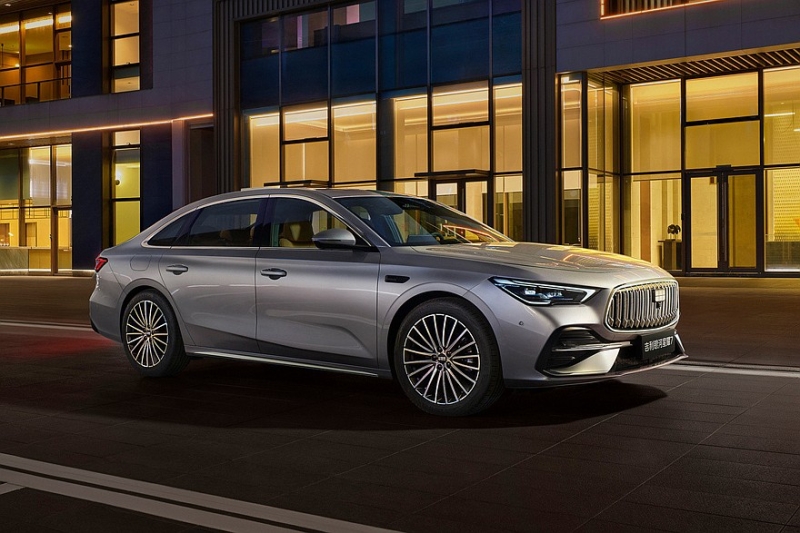 Полноприводный седан Geely Galaxy Starshine 7: новые фото и подробности