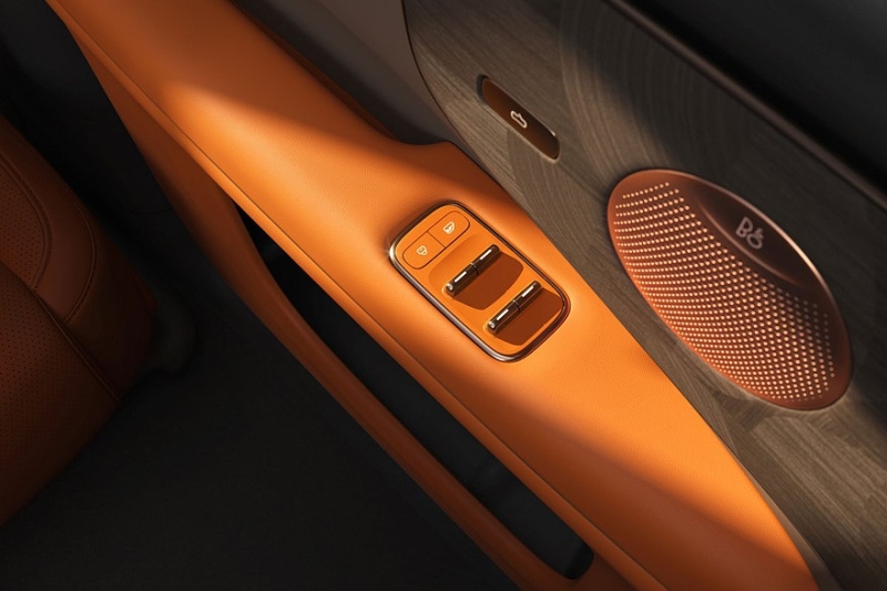 SAIC подхватил моду на «клонирование» флагманов: представлен кроссовер IM LS8