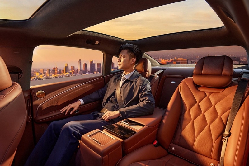 Седан Hyptec A800 от GAC выходит на рынок: необычное решение в салоне, полный привод и скидки