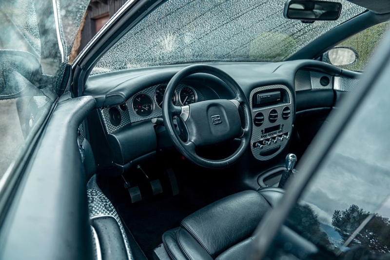 Автолегенда 1990-х: один из трёх выпущенных седанов Bugatti EB112 продадут на аукционе