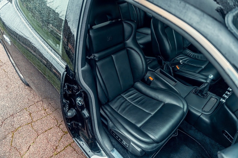 Автолегенда 1990-х: один из трёх выпущенных седанов Bugatti EB112 продадут на аукционе