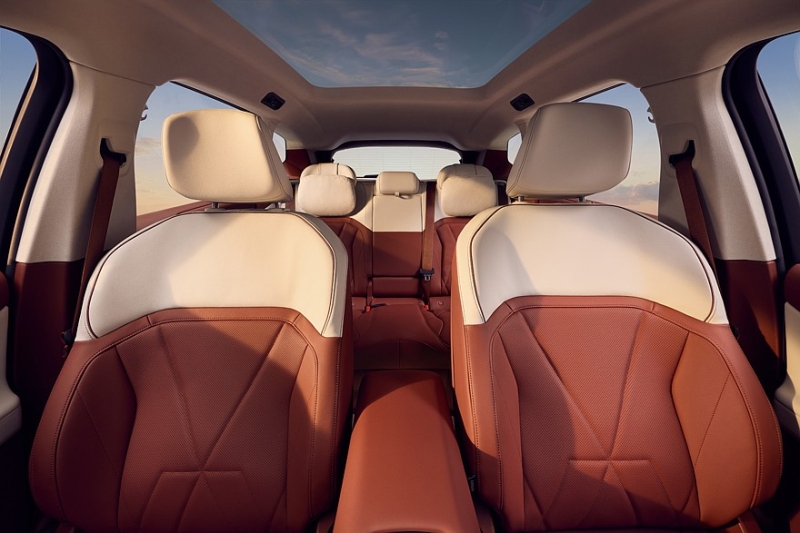 BMW рассекретила седан i3 и кроссовер iX3 с удлинённой колёсной базой