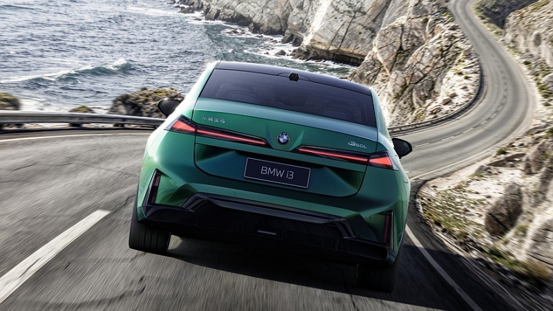 BMW рассекретила седан i3 и кроссовер iX3 с удлинённой колёсной базой