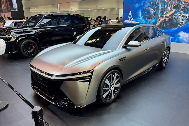 Будущие флагманы Chery: брутальный кроссовер Tiggo X и седан Arrizo X