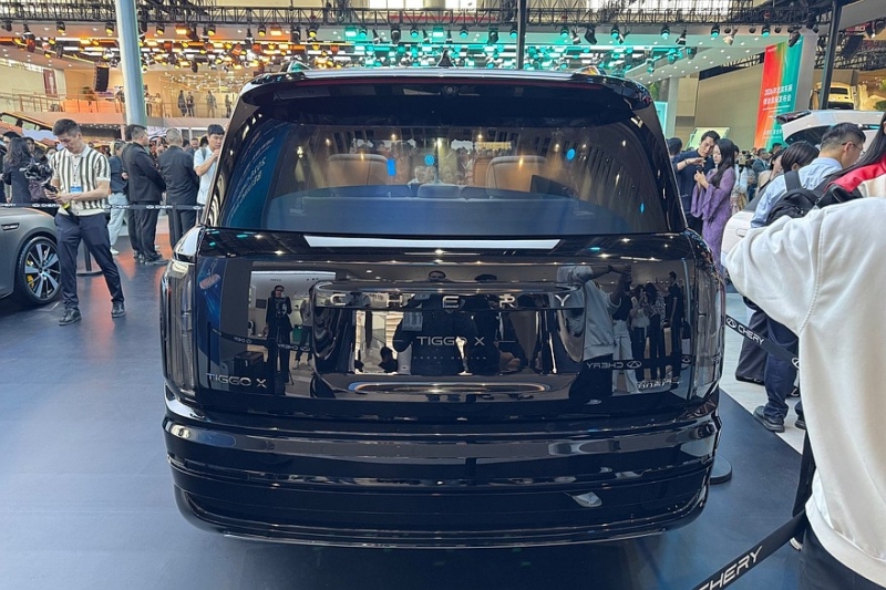 Будущие флагманы Chery: брутальный кроссовер Tiggo X и седан Arrizo X