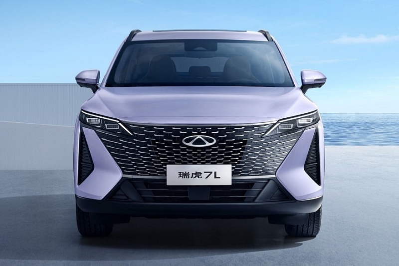 Chery Tiggo 7: рестайлинг самого доступного кроссовера и новая версия на базе Omoda C7