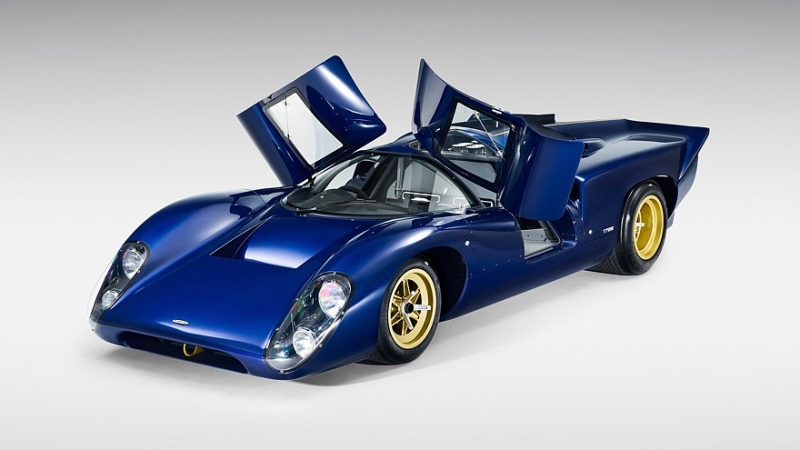 Гоночная легенда 1960-х Lola T70 возродилась в виде крутого заводского рестомода