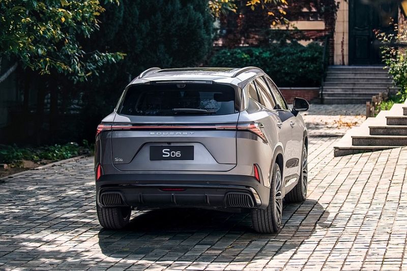Кроссовер Soueast S06 стартует в России: есть полный привод