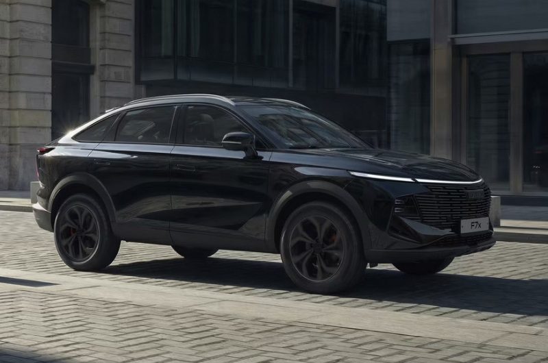 Купеобразный кроссовер Haval F7x обновили в России: комплектации и цены