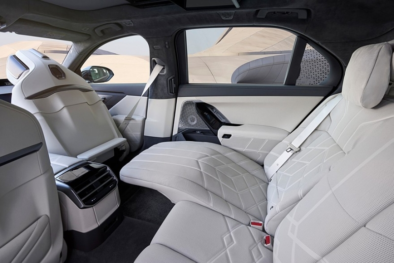 Обновлённый BMW 7 Series: без повышения напряжения, зато с остромодным салоном