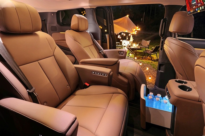 Роскошный, но дешевле конкурентов: минивэн Arcfox Wendao V9 полностью рассекречен