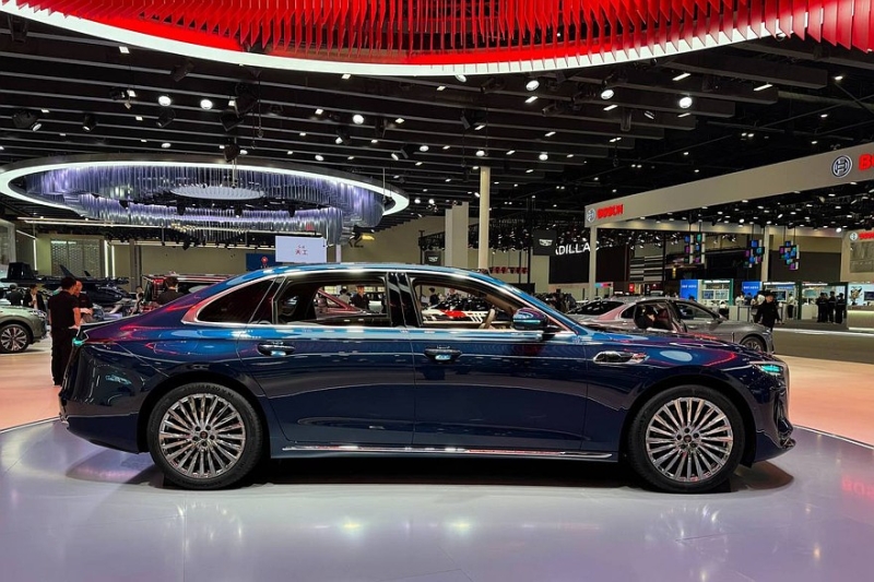 Седаны Hongqi: флагманский H9 с новым салоном и возвращение H7