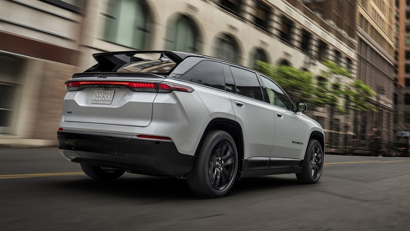 Stellantis отправил кроссовер Jeep Wagoneer S на доработку