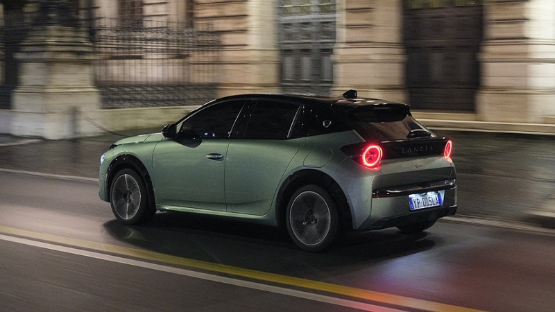 У хэтчбека Lancia Ypsilon появилась чисто бензиновая версия с механической коробкой