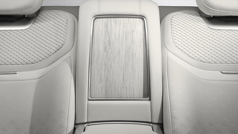 У  внедорожника Range Rover SV появилась эксклюзивная топ-версия Ultra