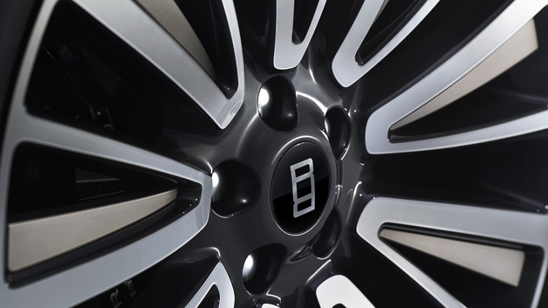 У  внедорожника Range Rover SV появилась эксклюзивная топ-версия Ultra