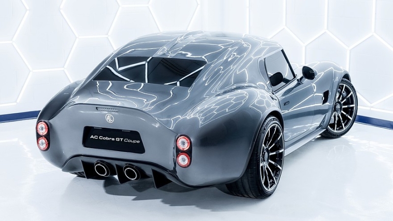 AC Cobra GT Coupe показался в серийном виде: карбоновый кузов и только двигатель V8