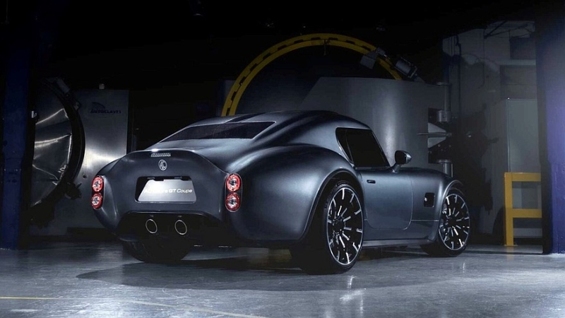AC Cobra GT Coupe показался в серийном виде: карбоновый кузов и только двигатель V8