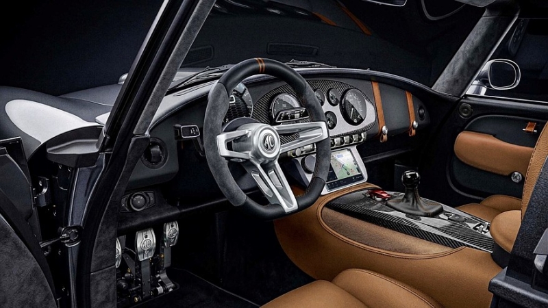AC Cobra GT Coupe показался в серийном виде: карбоновый кузов и только двигатель V8