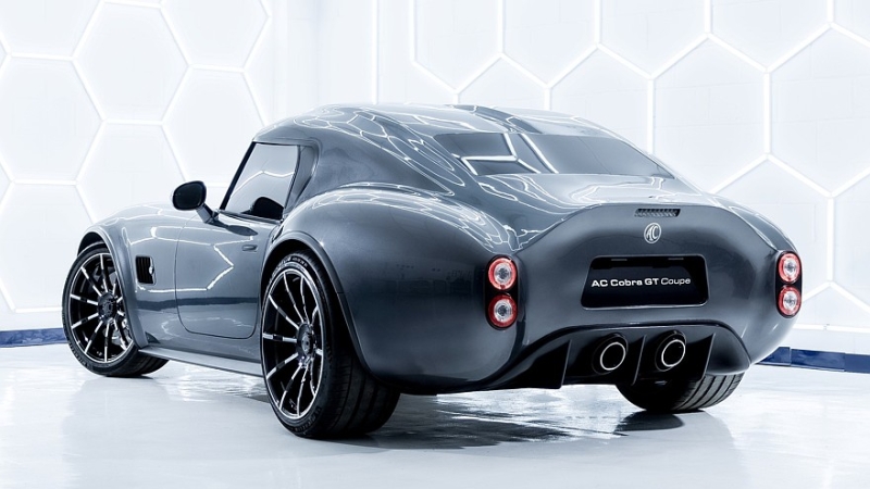 AC Cobra GT Coupe показался в серийном виде: карбоновый кузов и только двигатель V8