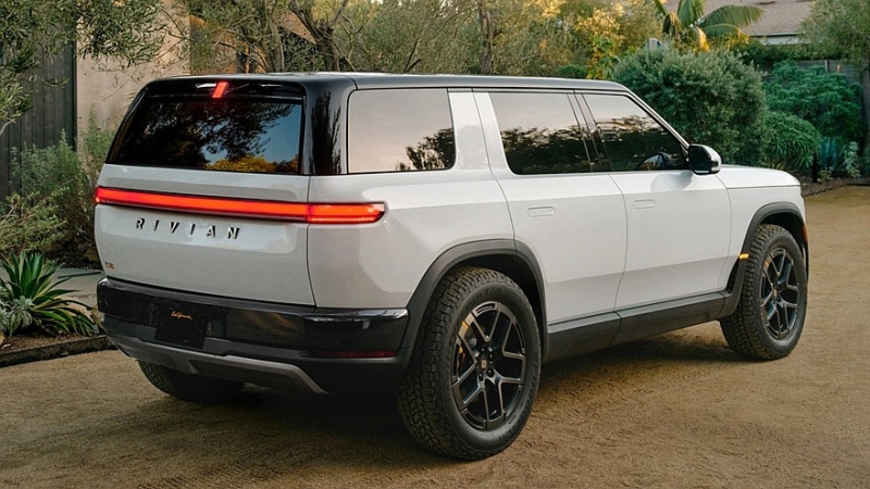 Едва ли вышедший на рынок Rivian R2 готовится обрасти новыми версиями, в их числе R2X