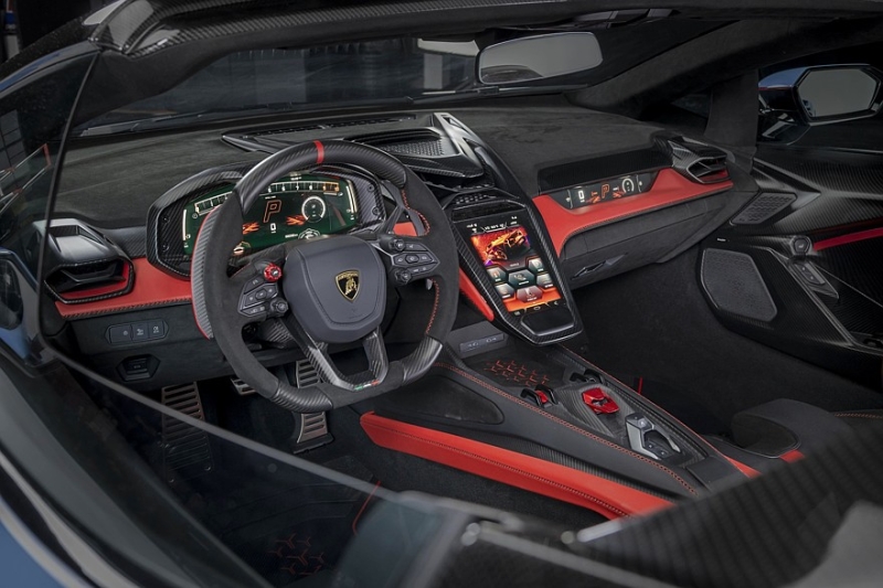 Lamborghini Fenomeno Roadster: космическая цена, ревущий V12 и никакой защиты от дождя