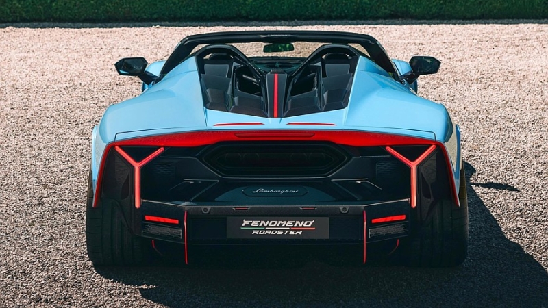Lamborghini Fenomeno Roadster: космическая цена, ревущий V12 и никакой защиты от дождя