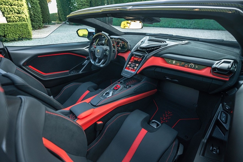 Lamborghini Fenomeno Roadster: космическая цена, ревущий V12 и никакой защиты от дождя
