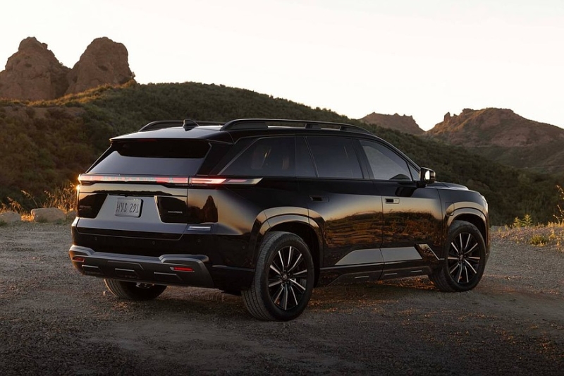 Lexus анонсировал большой кроссовер &ndash; премьера совсем скоро