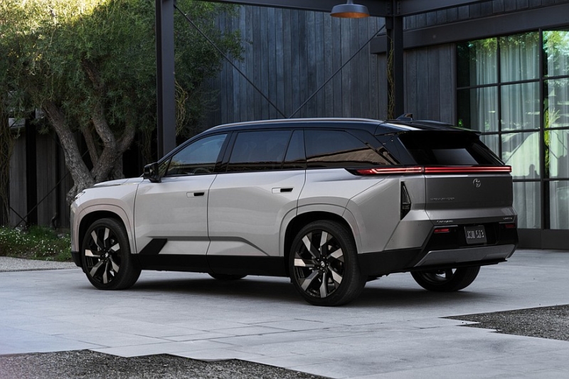 Lexus анонсировал большой кроссовер &ndash; премьера совсем скоро