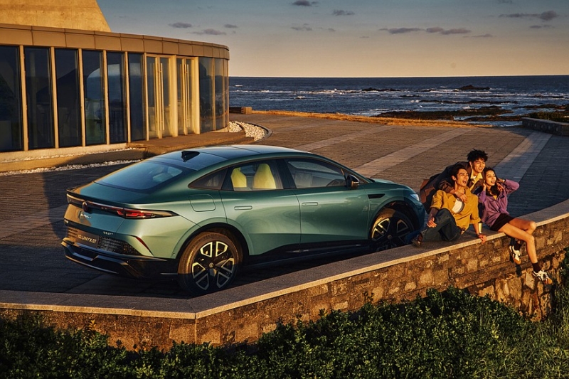 Лифтбек Volkswagen ID.Unyx 07 показался на новых фото перед запоздалым запуском