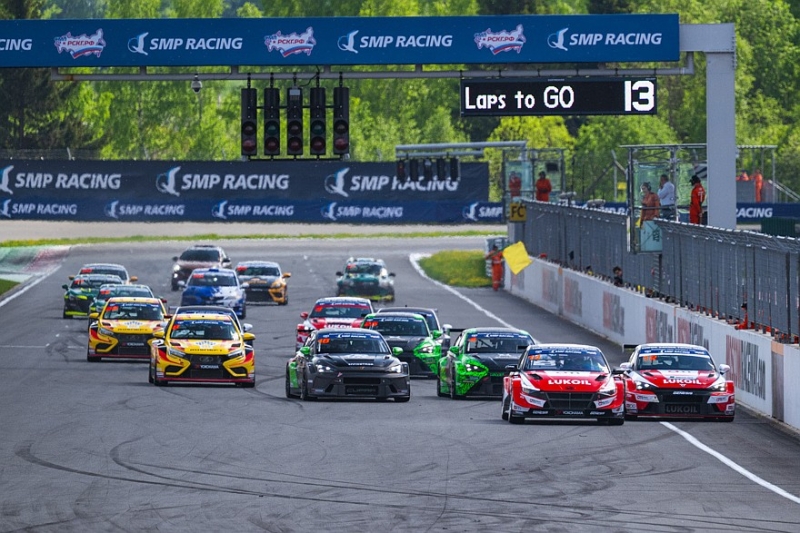 На трассе Moscow Raceway состоялось открытие нового сезона Российской серии кольцевых гонок