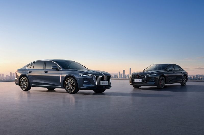 Обновлённый седан Hongqi H5 поступил в продажу, компанию ему составил улучшенный минивэн HQ9