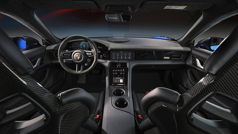 Для Porsche Taycan теперь доступны фальшивая коробка передач и нарисованный тахометр